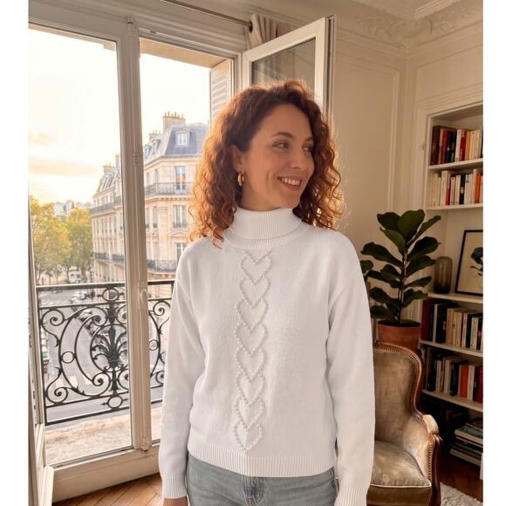 Cocobleu white turtleneck heart-shaped cable knit pattern size M